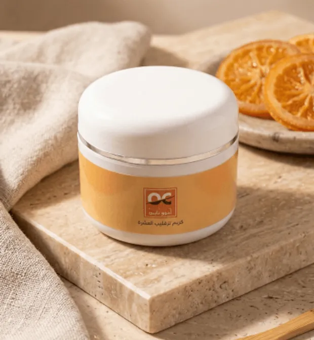 Potje Orange Cream op een natuurstenen plateau met gedroogde sinaasappel