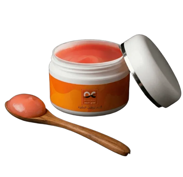 Medina Orange Cream met een houten lepel vol romige crème